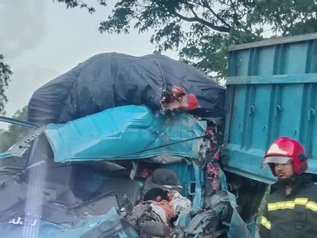 মিরসরাইয়ে সড়ক দুর্ঘটনা, ট্রাক হেলপার নিহত