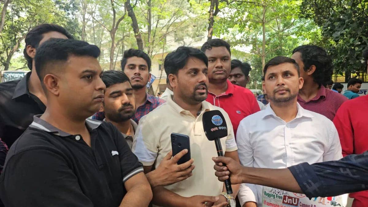 নবীনদের জন্য র‍্যাগিংমুক্ত ক্যাম্পাস গড়তে জবি ছাত্রদলের সচেতনতামূলক কর্মসূচি