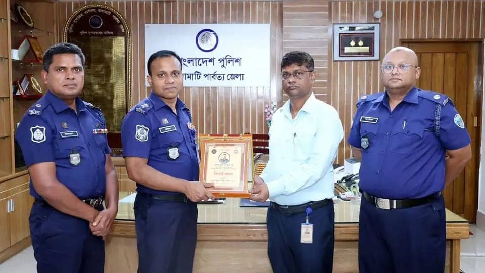 কর্মনিষ্ঠাই একজন পুলিশ কর্মকর্তাকে সম্মানিত করে: পুলিশ সুপার