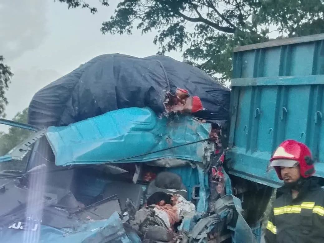 মিরসরাইয়ে সড়ক দুর্ঘটনা, ট্রাক হেলপার নিহত