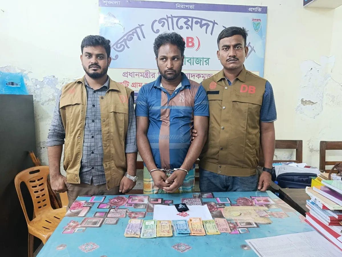 কমলগঞ্জে ডিবির অভিযানে ইয়াবাসহ একাধিক মামলার আসামি আটক