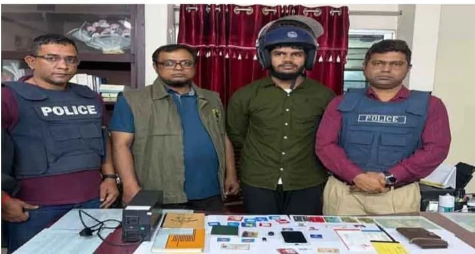 ভারতে পালানোর চেষ্টাকালে নিষিদ্ধ উগ্রবাদী সংগঠনের সদস্য গ্রেপ্তার