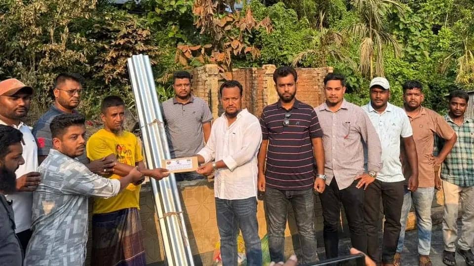 বাঘাইছড়িতে অগ্নিকাণ্ডে ক্ষতিগ্রস্ত পরিবারের পাশে প্রতিমন্ত্রী মীর মোহাম্মদ হেলাল