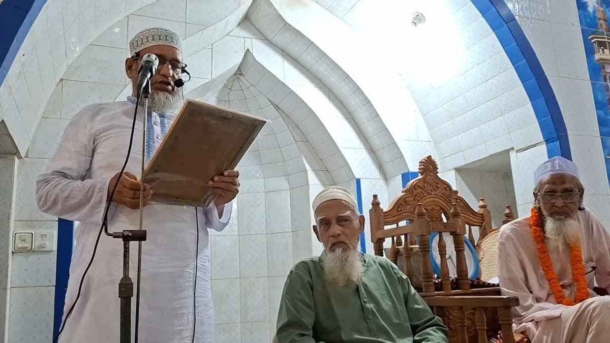 কাটাখালি বাজার বায়তুন নূর জামে মসজিদের ইমামকে বিদায়ী সংবর্ধনা